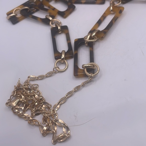 Faux tortoise gold tone 40” necklace - Picture 3 of 4